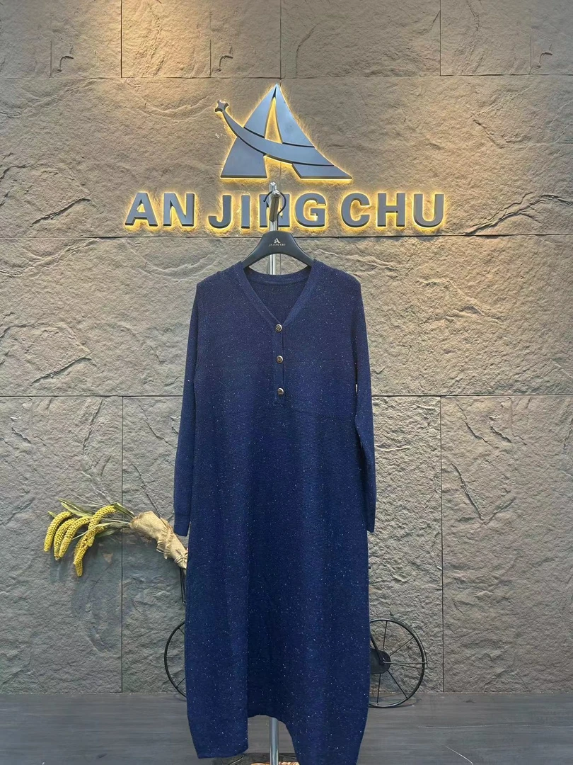 79【 原创设计师】时尚气质大码针织连衣裙秋冬休闲打底裙百搭复古