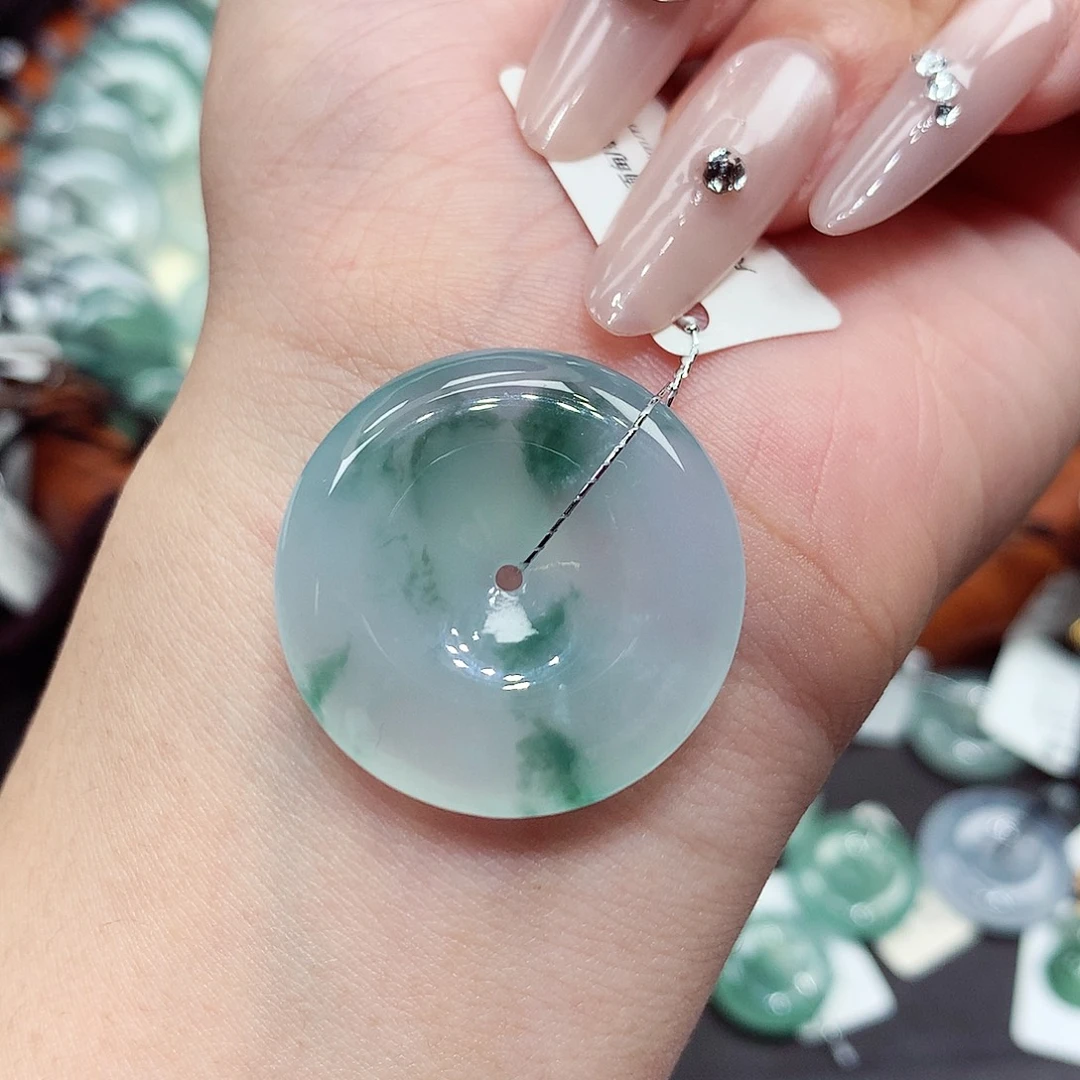 翡翠未镶嵌颈饰编号49，27.3/5.8