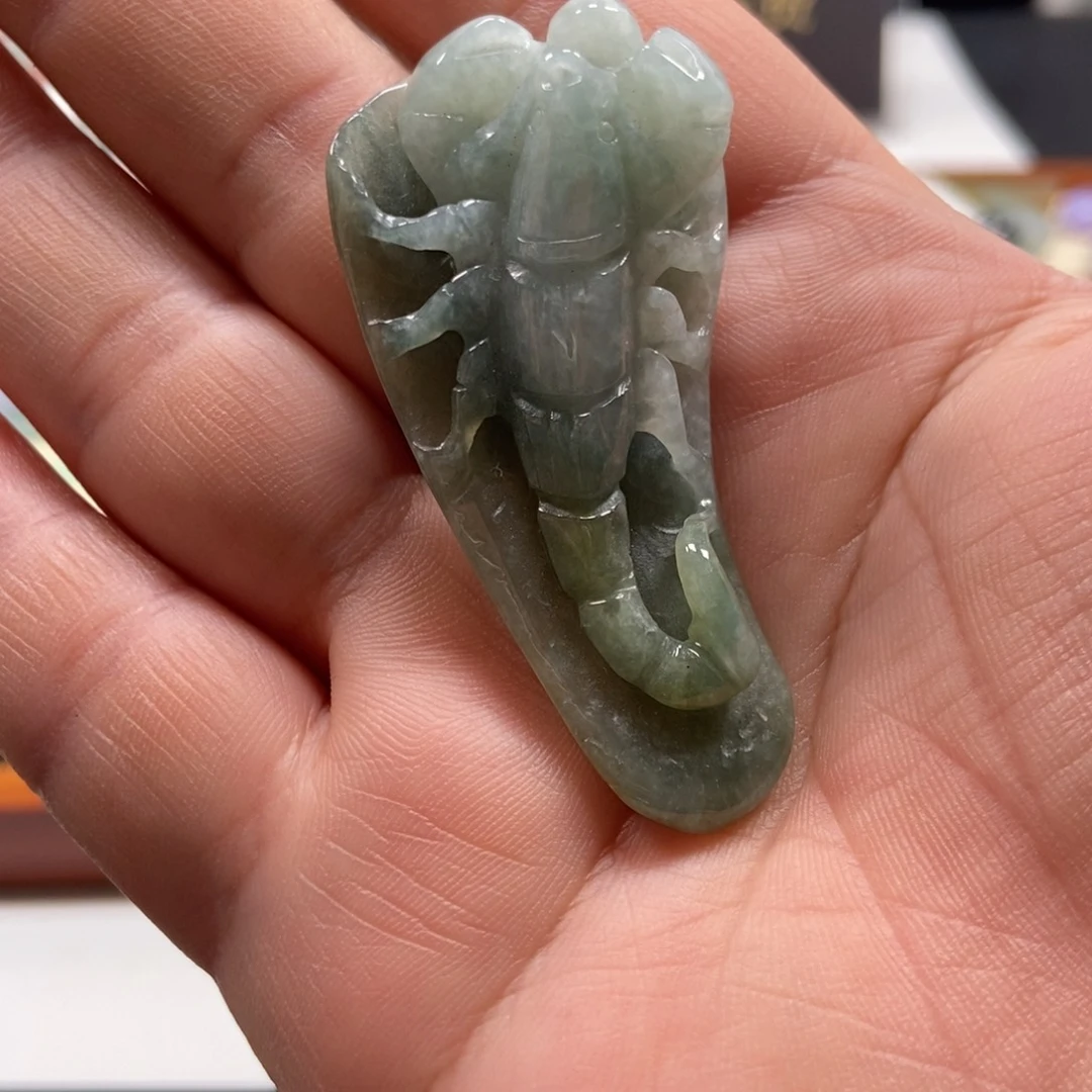 翡翠未镶嵌颈饰往**零翡翠