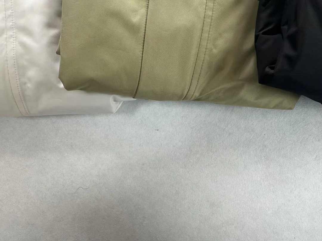 男女同款白绿黑三色北休闲冲锋衣