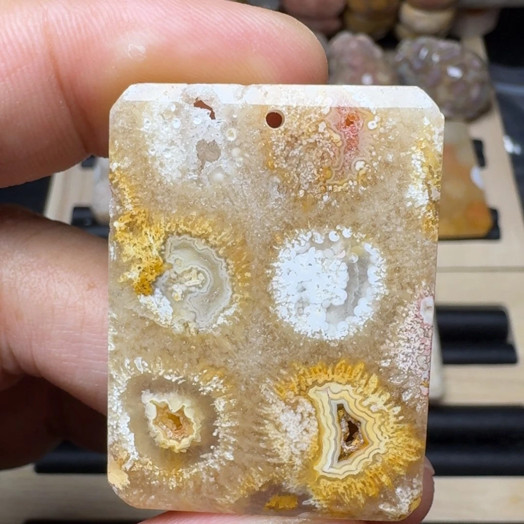 石英质玉未镶嵌纯天然色有机玉石保真色