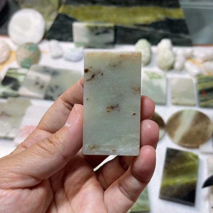 独山玉未镶嵌颈饰