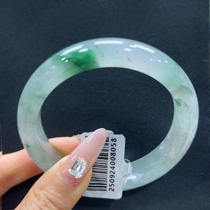 石英质玉（非洲翠）未镶嵌手镯