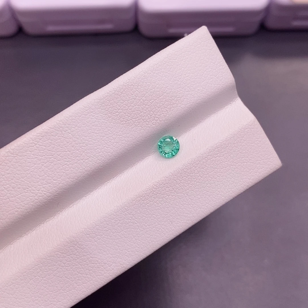 裸石祖母绿圆4mm左右