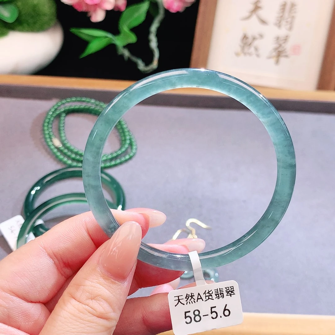 未镶嵌手镯（圆镯）翡翠