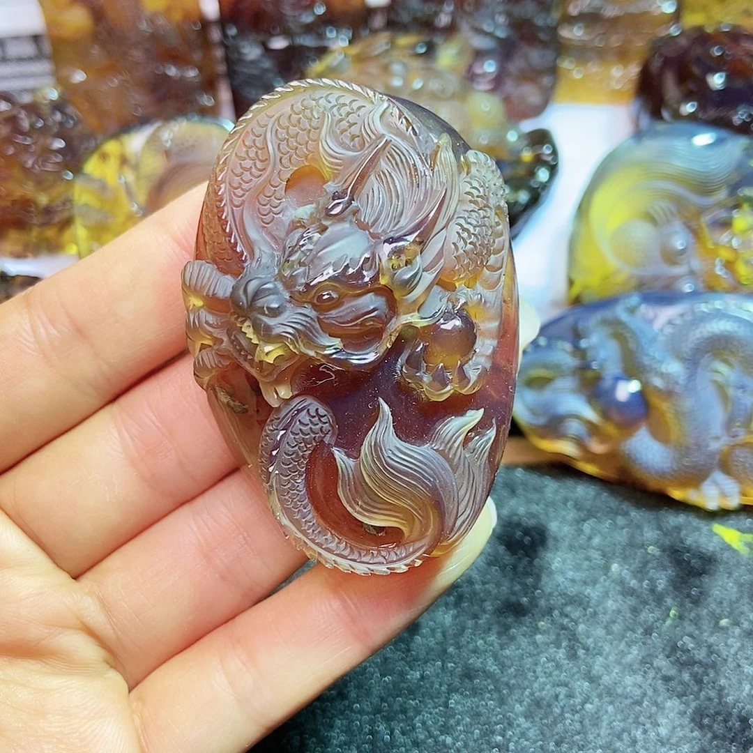 琥珀颈饰未镶嵌龙牌