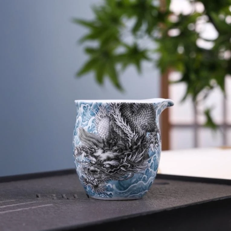 景德镇中式陶瓷墨龙游海茶具茶器中式花纹龙纹手工公道分茶器
