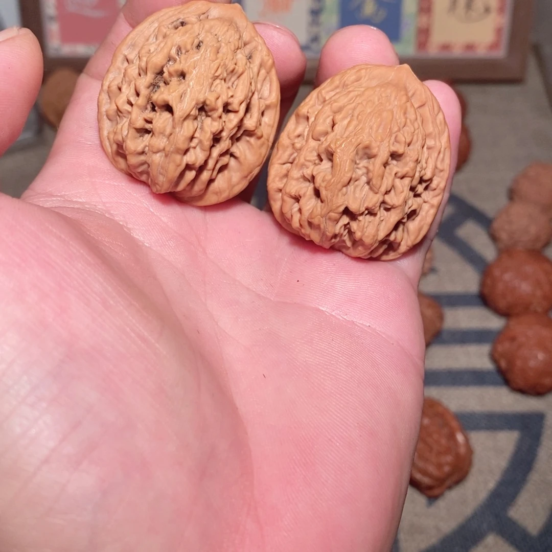 文玩核桃吊坠虎头