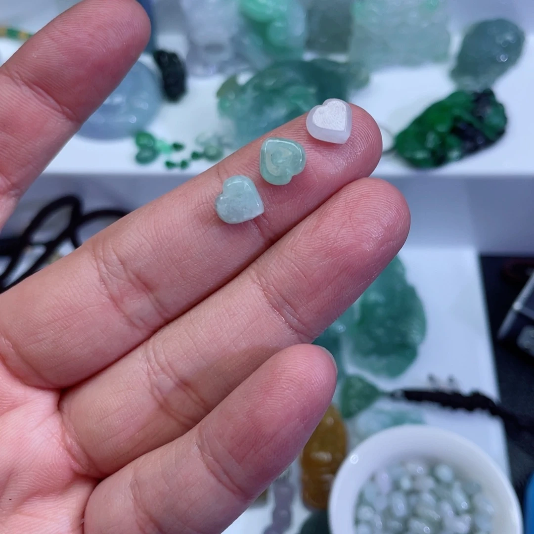 翡翠颈饰未镶嵌A***.心