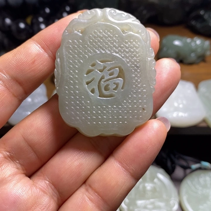 颈饰未镶嵌和田玉