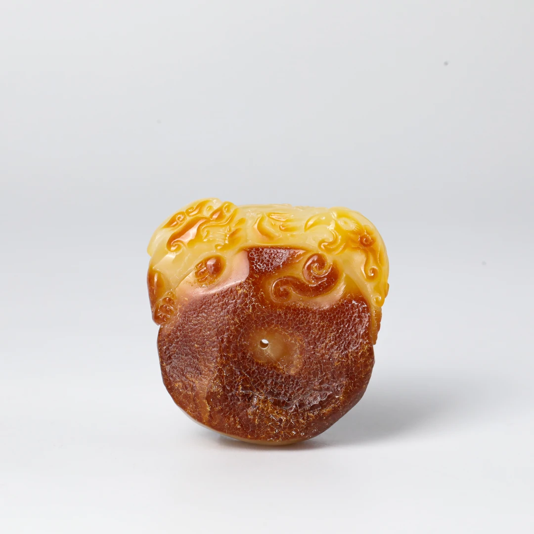 天然原矿蜜蜡雕刻守护（曹智作品）约45.9x45.5x18mm27g11250108-11