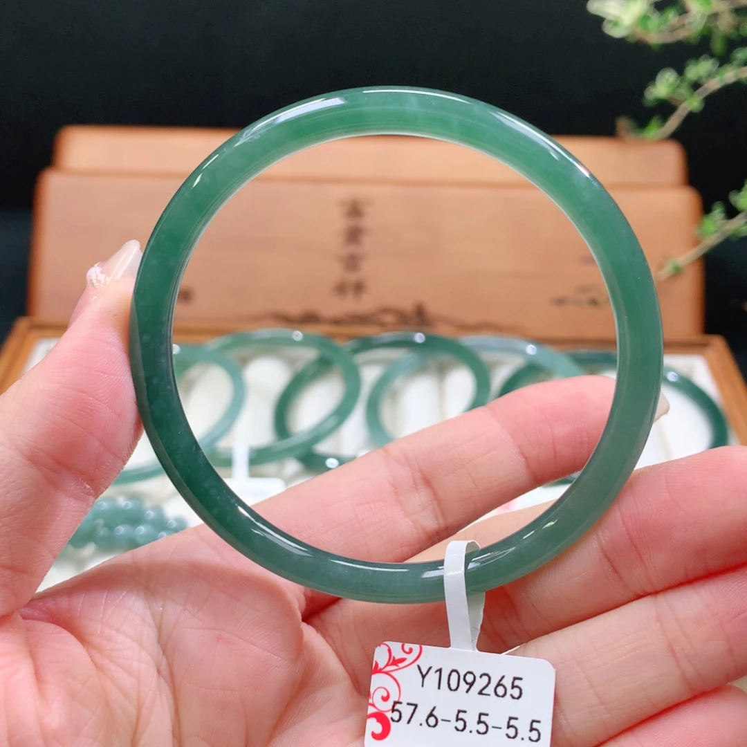 翡翠手镯未镶嵌天然