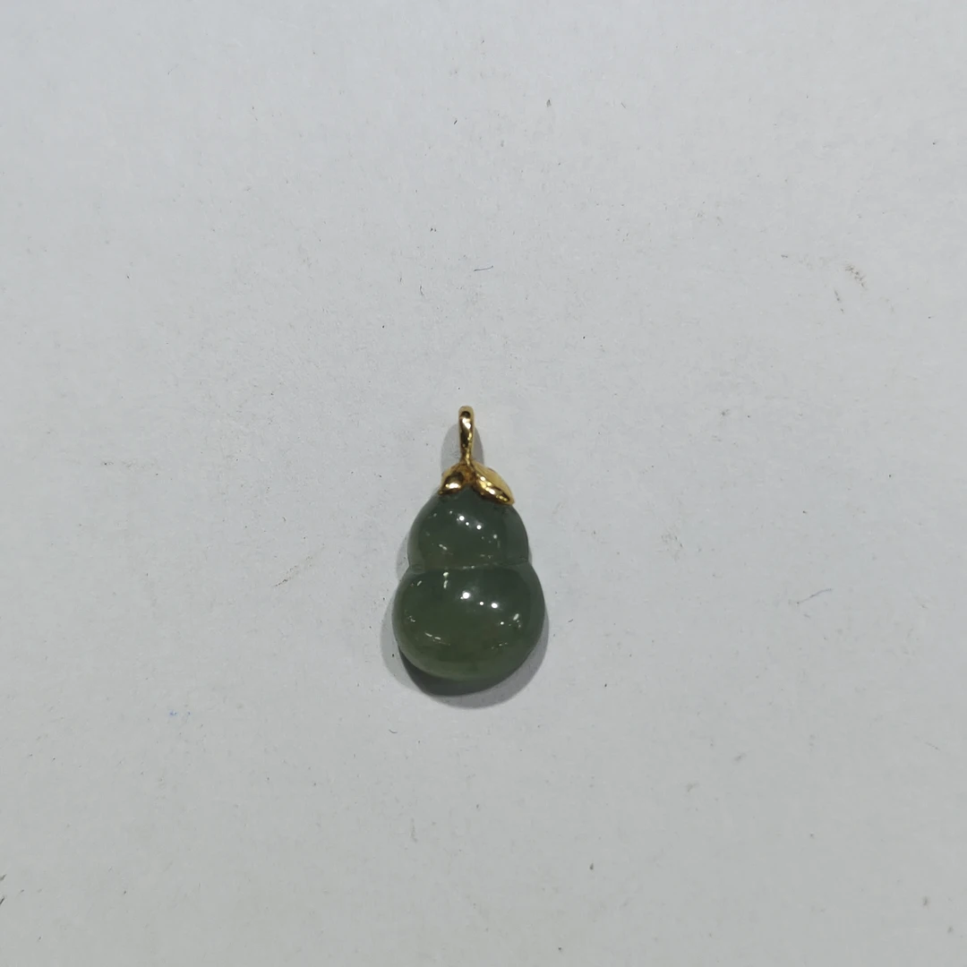 18金镶嵌葫芦吊坠，种老水足，胶感十足，晶莹剔透，上身效果超赞