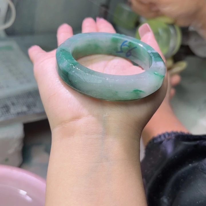 张***妮未镶嵌手镯石英质玉（非洲翠）定制