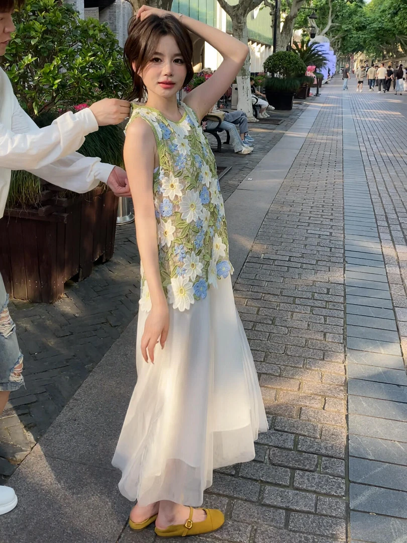 【古巷美诗】夏季新款法式复古风轻奢重工花朵刺绣拼接背心连衣裙女