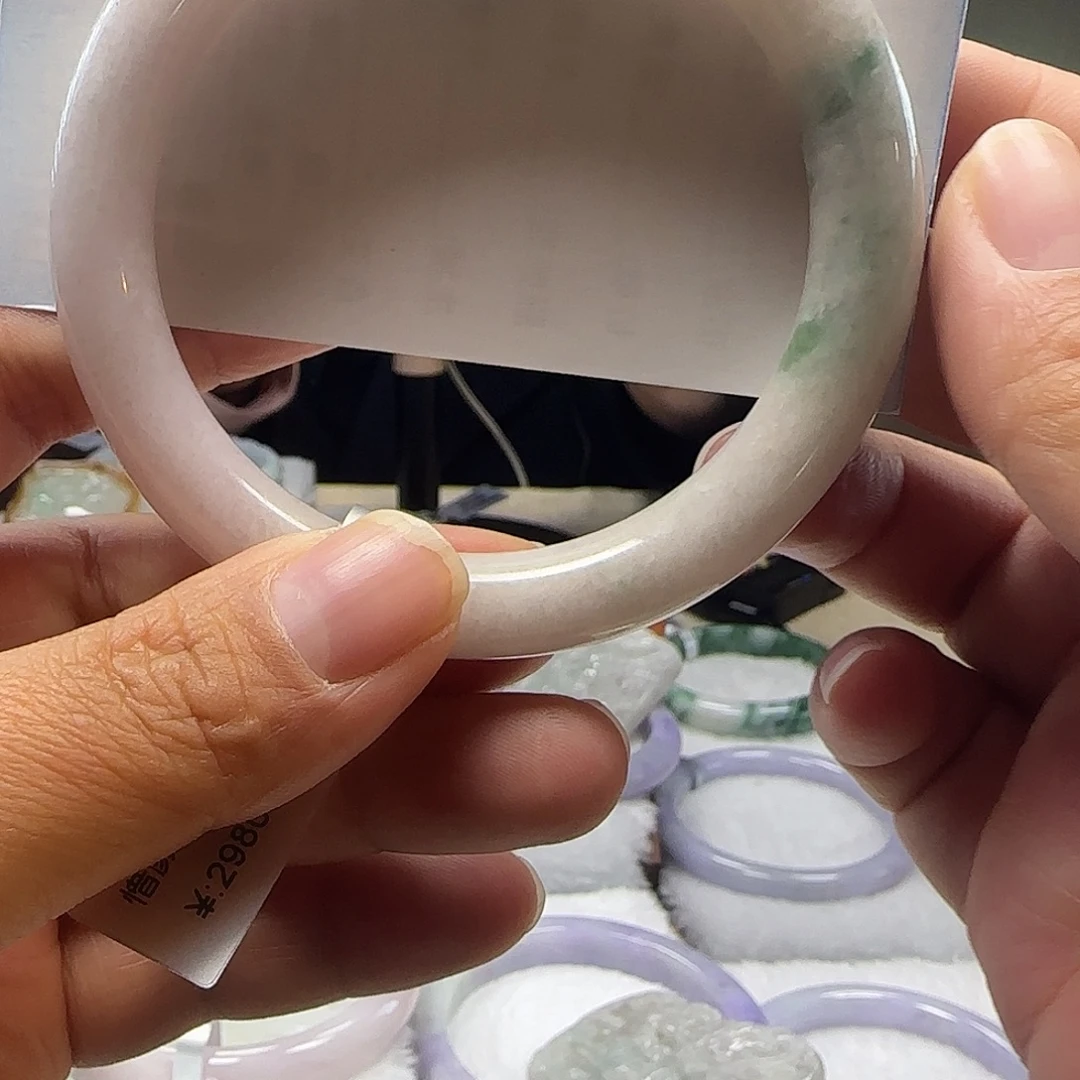 翡翠未镶嵌手镯60*10*10桃花粉飘绿翡翠手镯