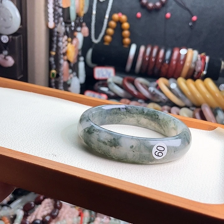 石英质玉未镶嵌手镯