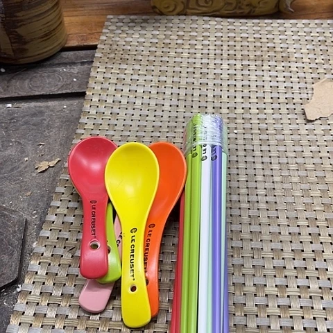 微瑕，不能明火，筷子10双，6个勺子