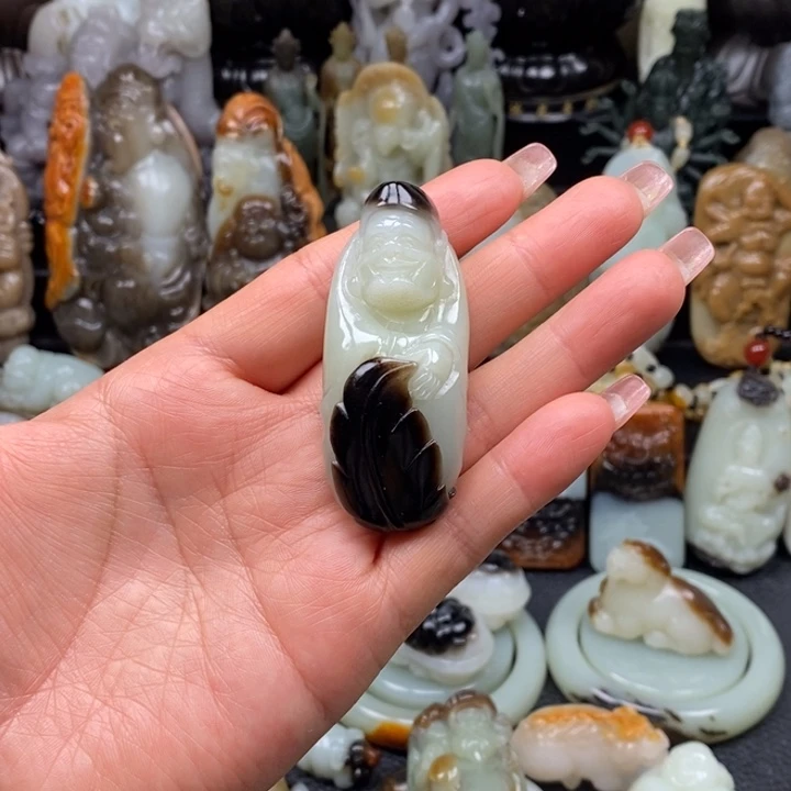 和田玉未镶嵌颈饰云**彩