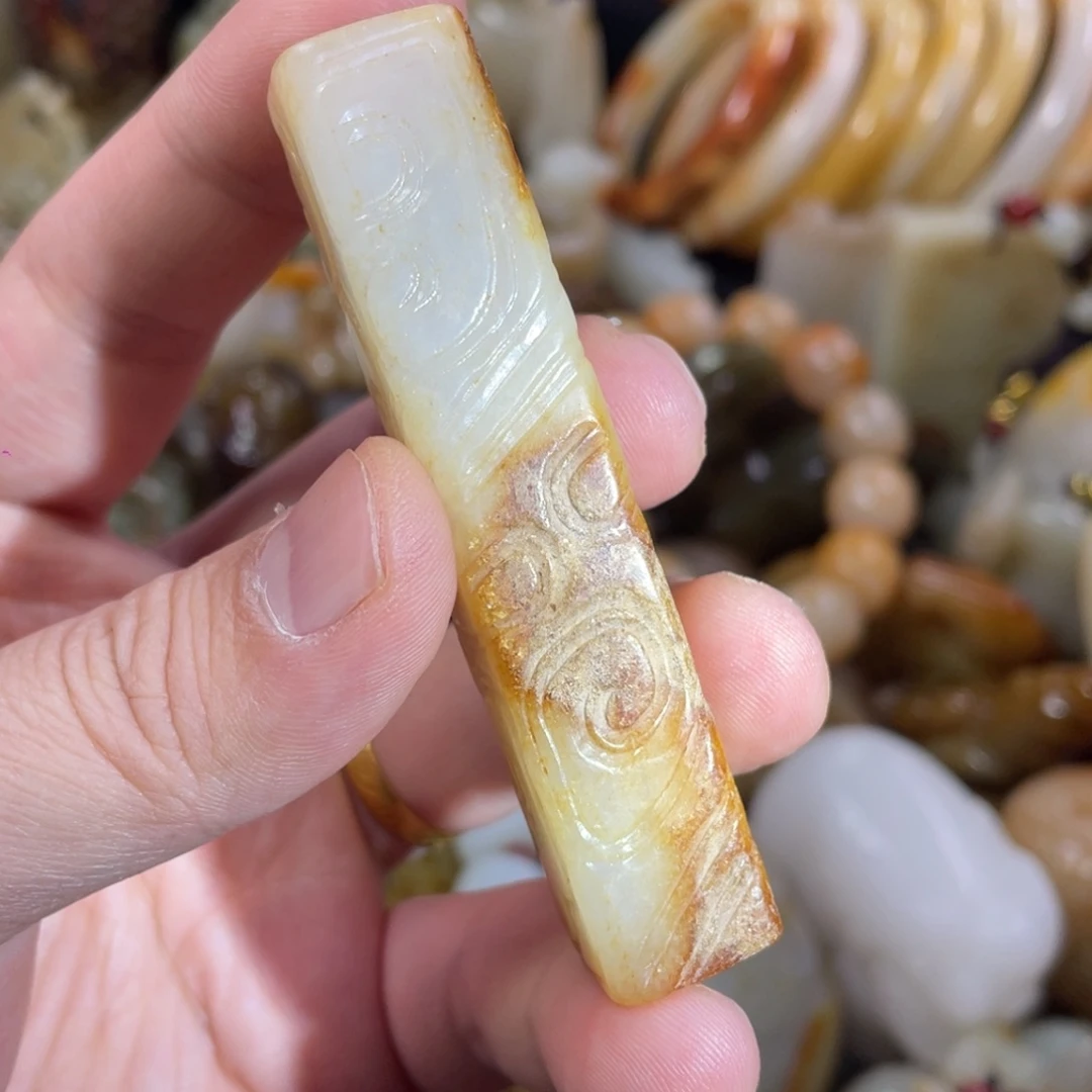 和田玉未镶嵌把件