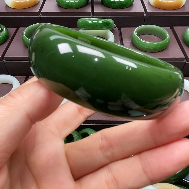 和田玉未镶嵌手镯