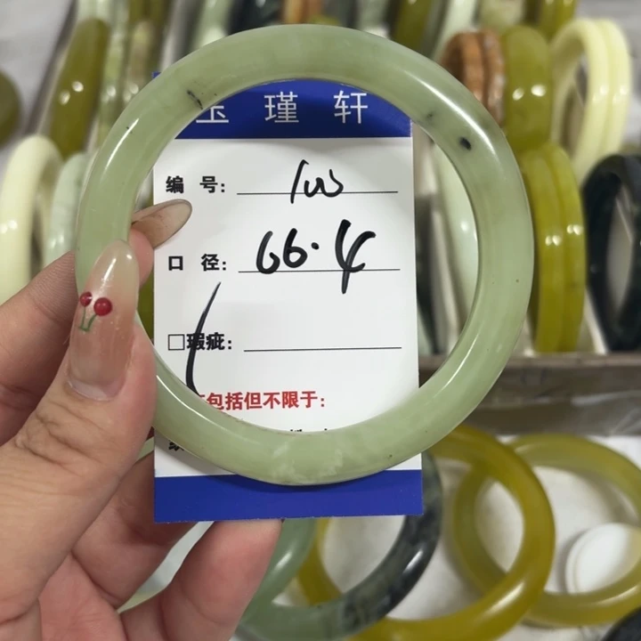 妍***i蛇纹石玉未镶嵌手镯