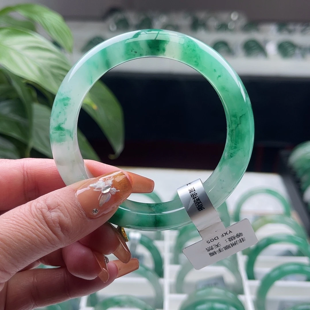 石英质玉（非洲翠）未镶嵌手镯