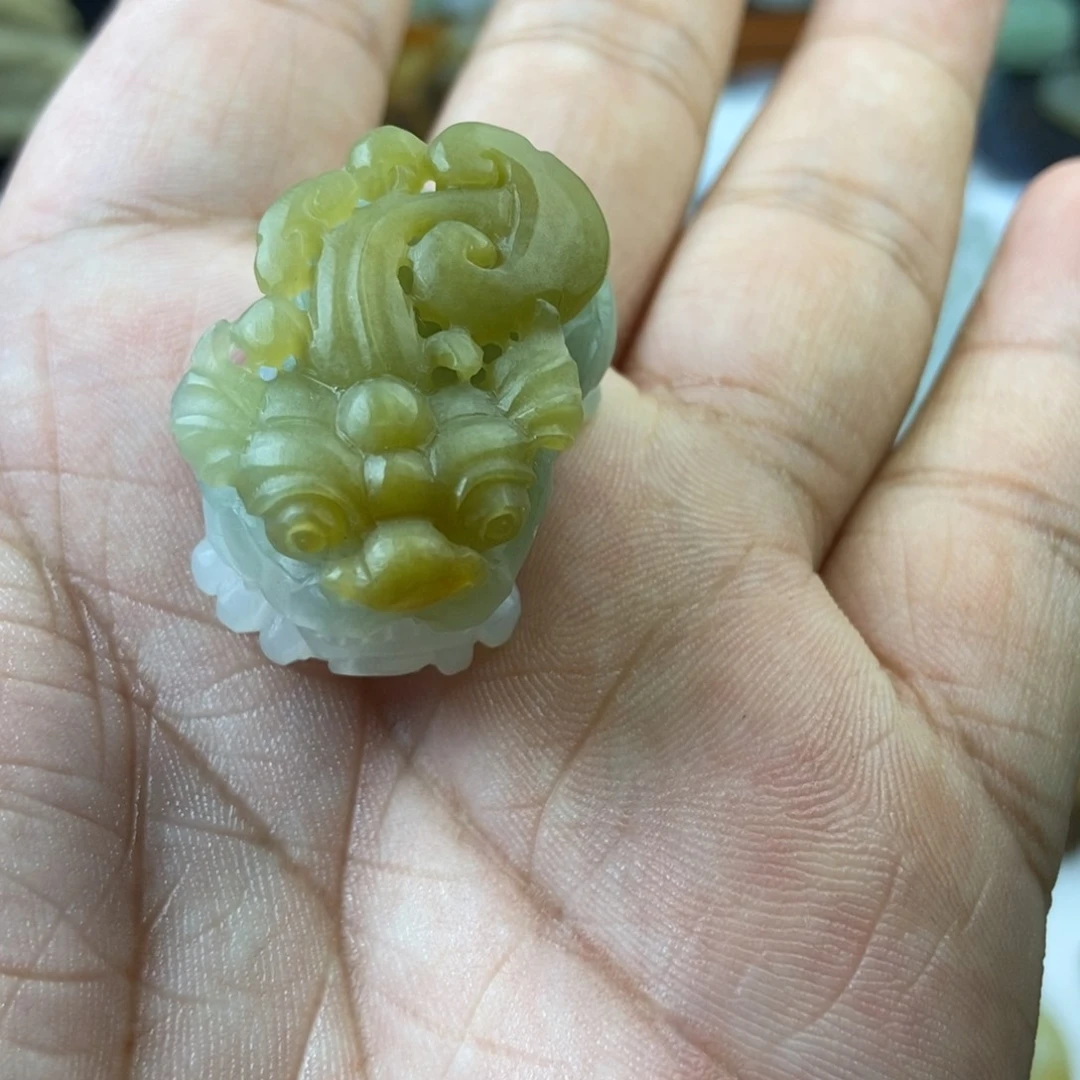 定制翡翠未镶嵌日*?貔貅