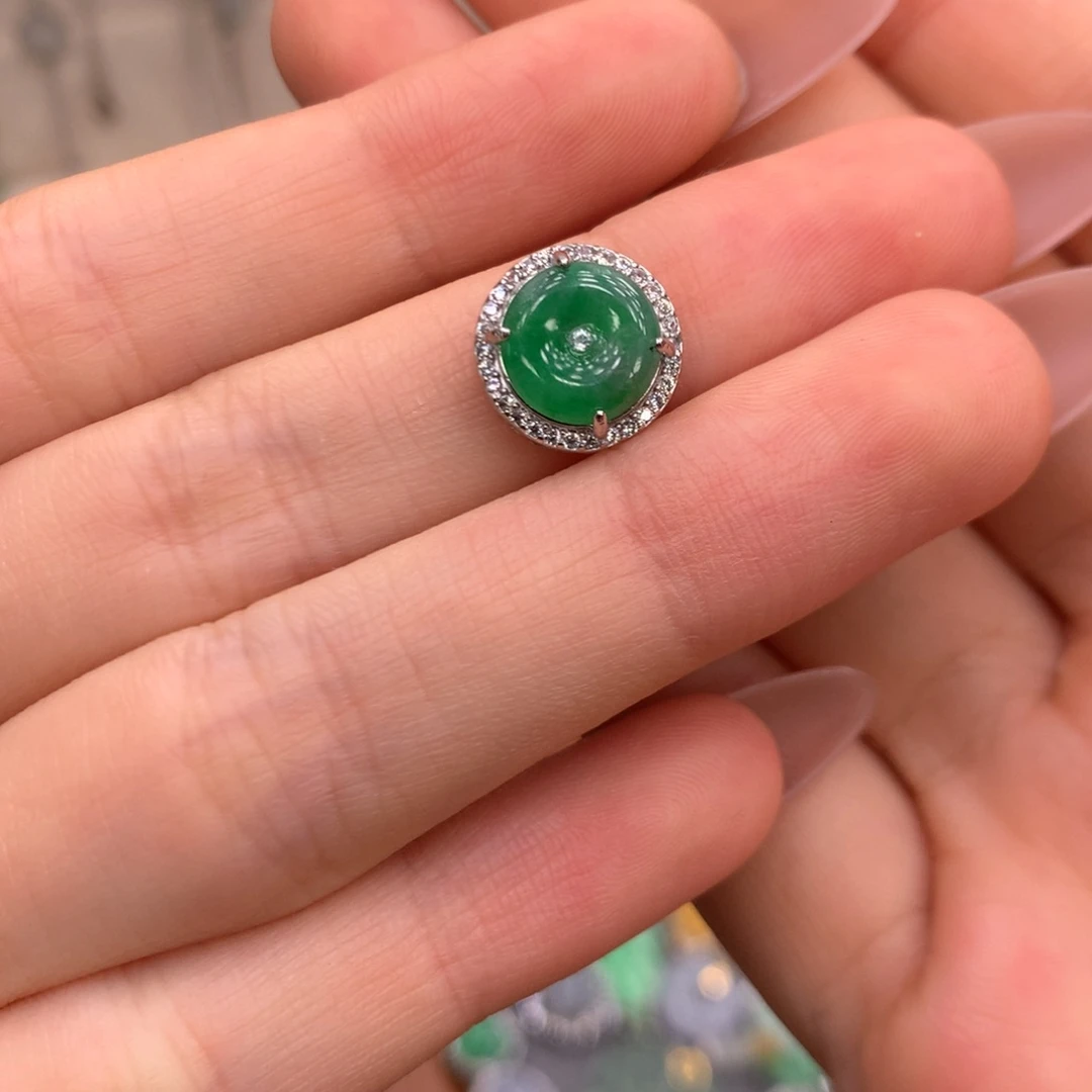 翡翠挂件未镶嵌你是