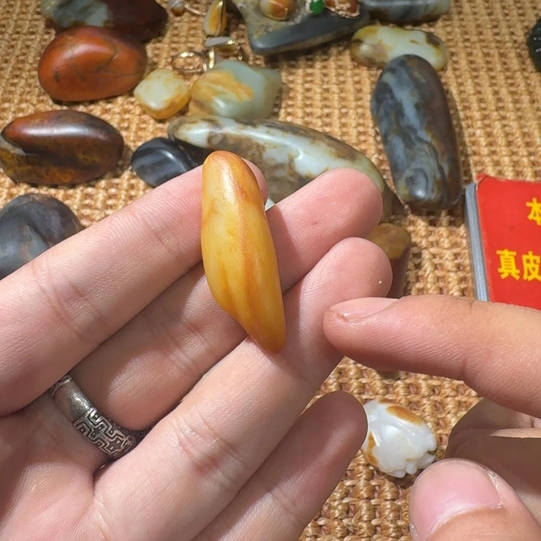 左***右和田玉未镶嵌挂件