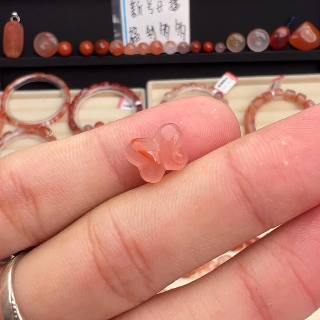 南红玛瑙未镶嵌川料蝴蝶