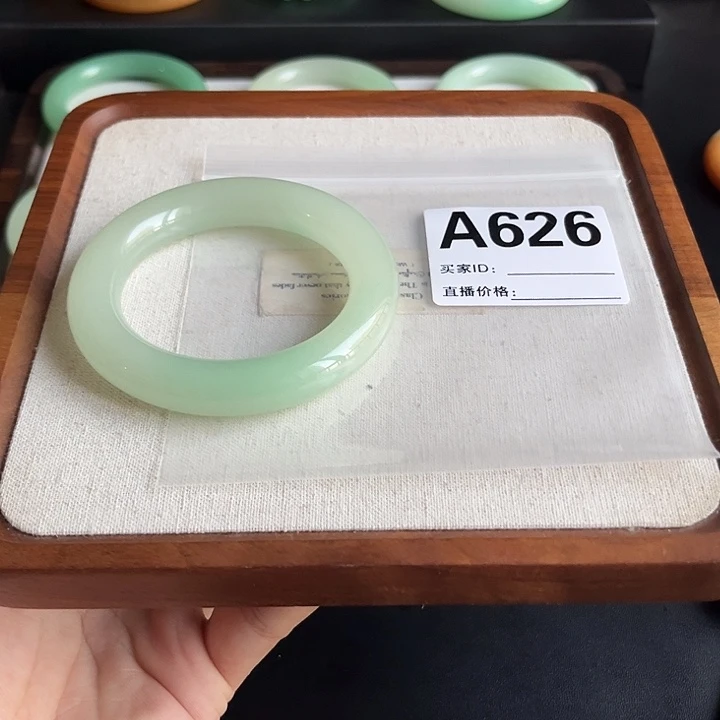 湉***湉非金属时尚手镯626