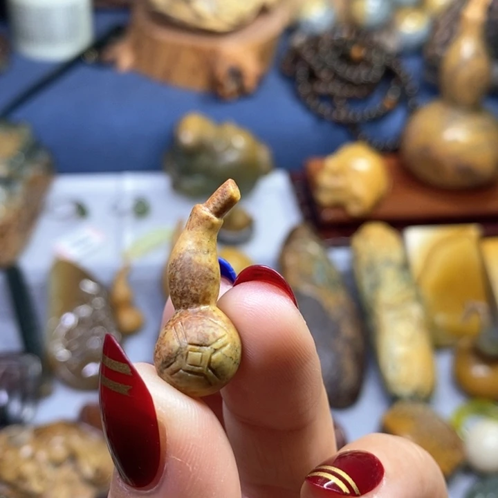 岫岩老玉（透闪石质玉）葫芦未镶嵌