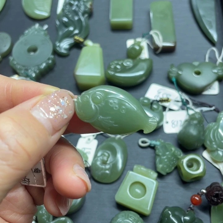 岫岩老玉（透闪石质玉）颈饰未镶嵌