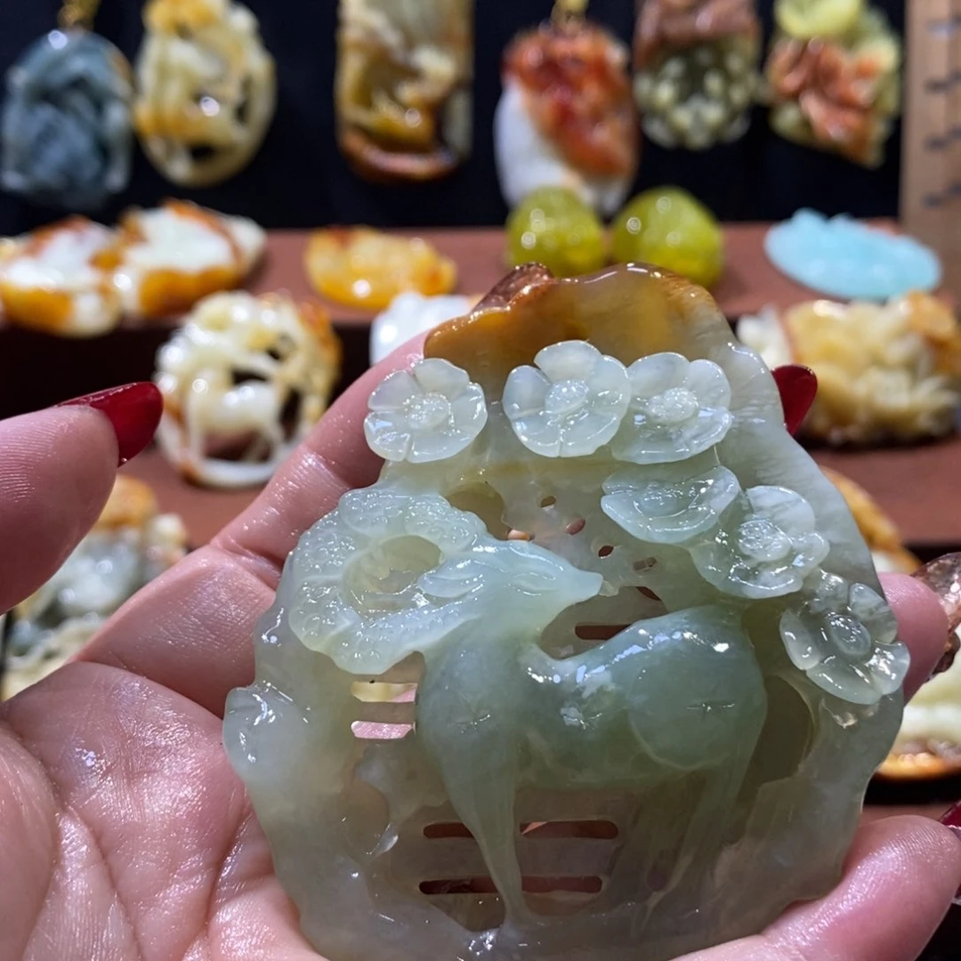 蛇纹石玉颈饰未镶嵌