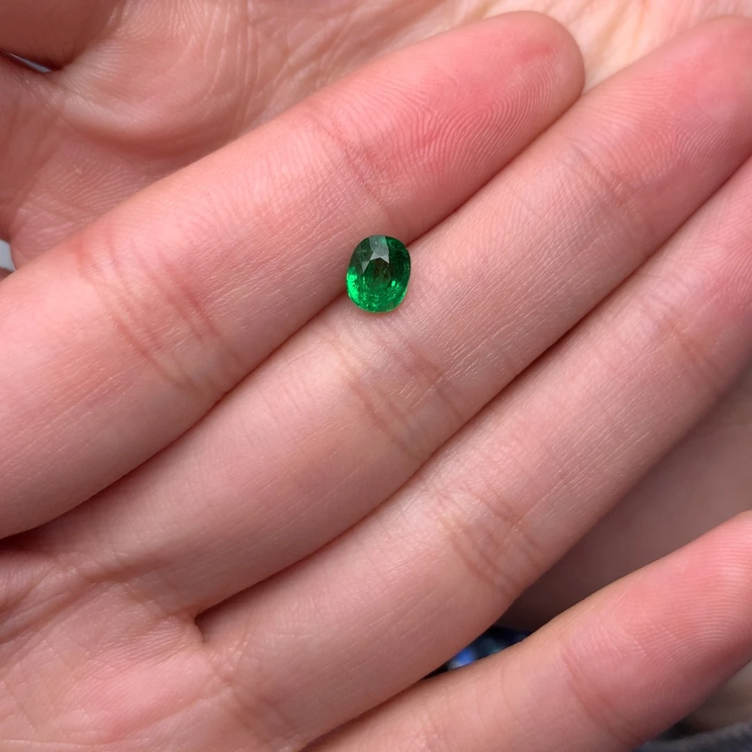 未镶嵌裸石石榴石（沙弗莱）1ct