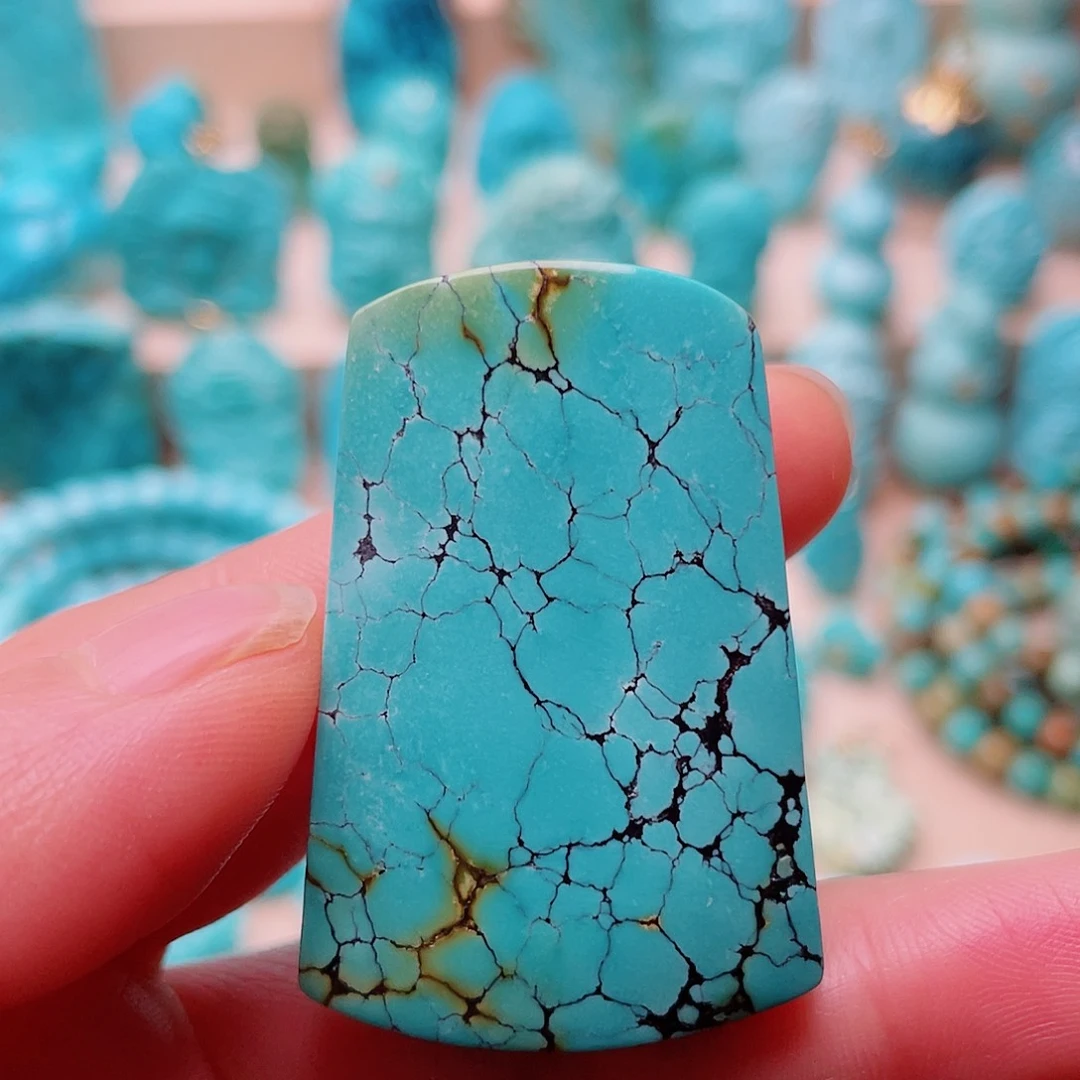 绿松石未镶嵌颈饰