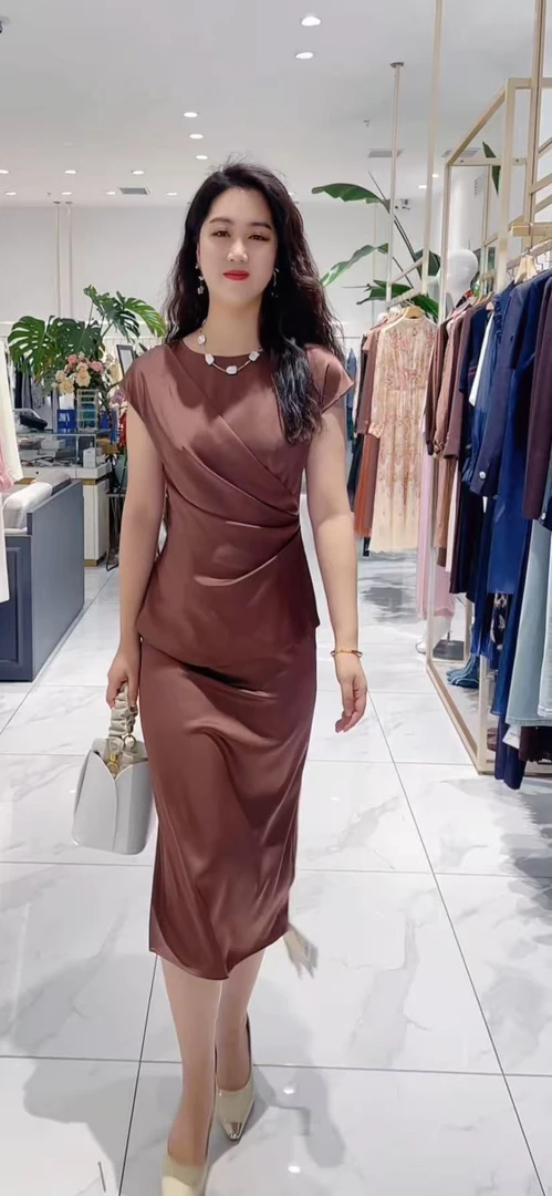 0773棕色连衣裙