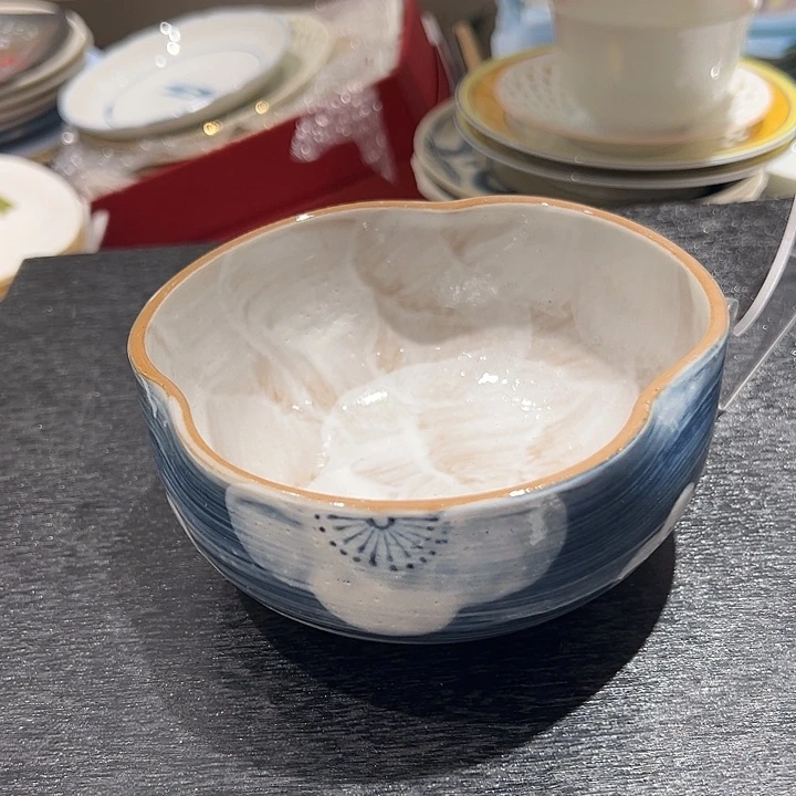 @***常瓷花瓣葵口手绘花花小碗1个超美