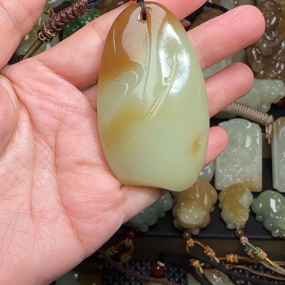 沧***！颈饰未镶嵌和田玉