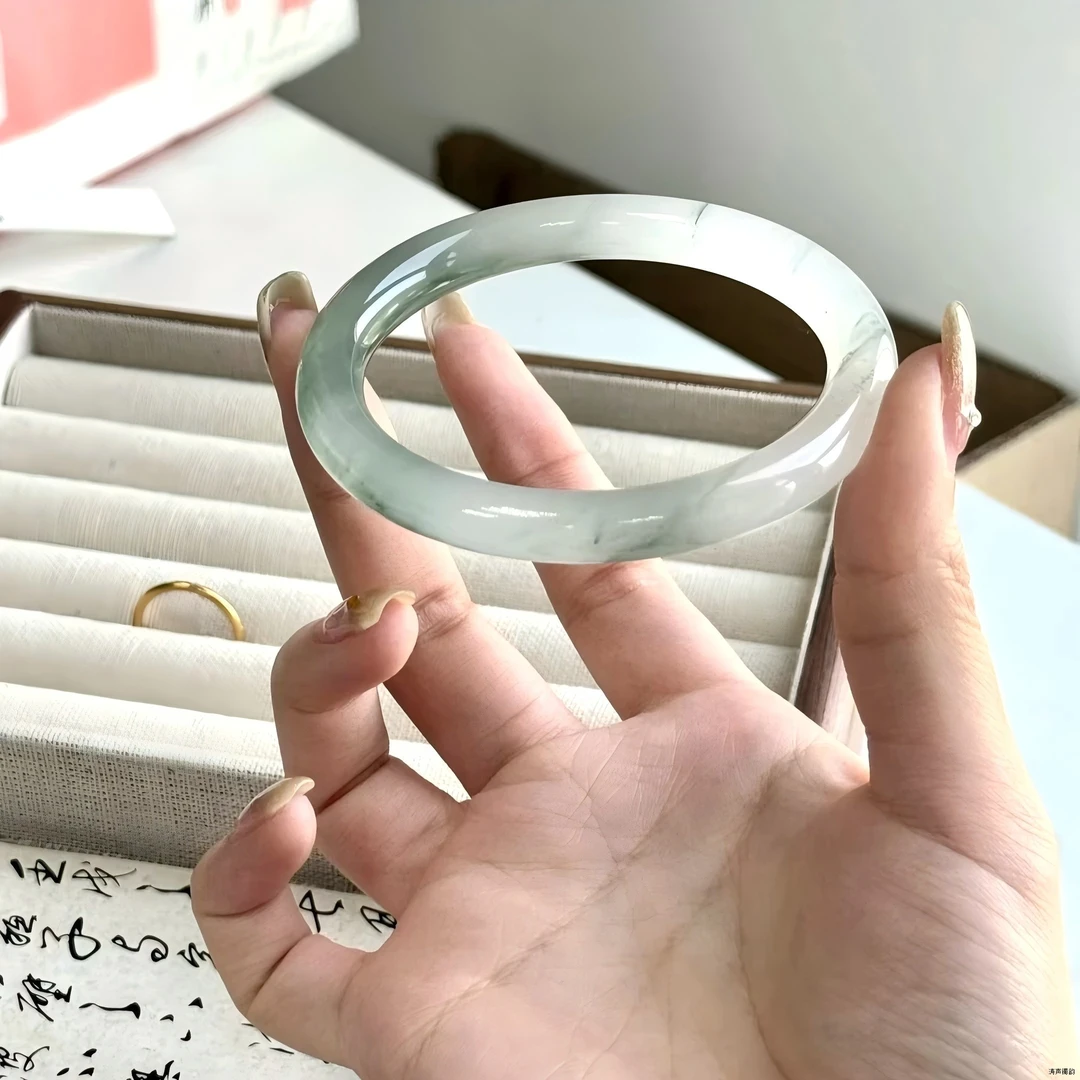 石英质玉手镯多样性发货【轻微色差，实物为准】编号：20
