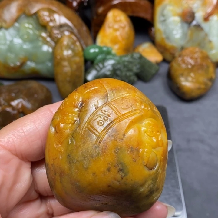 和田玉未镶嵌把件