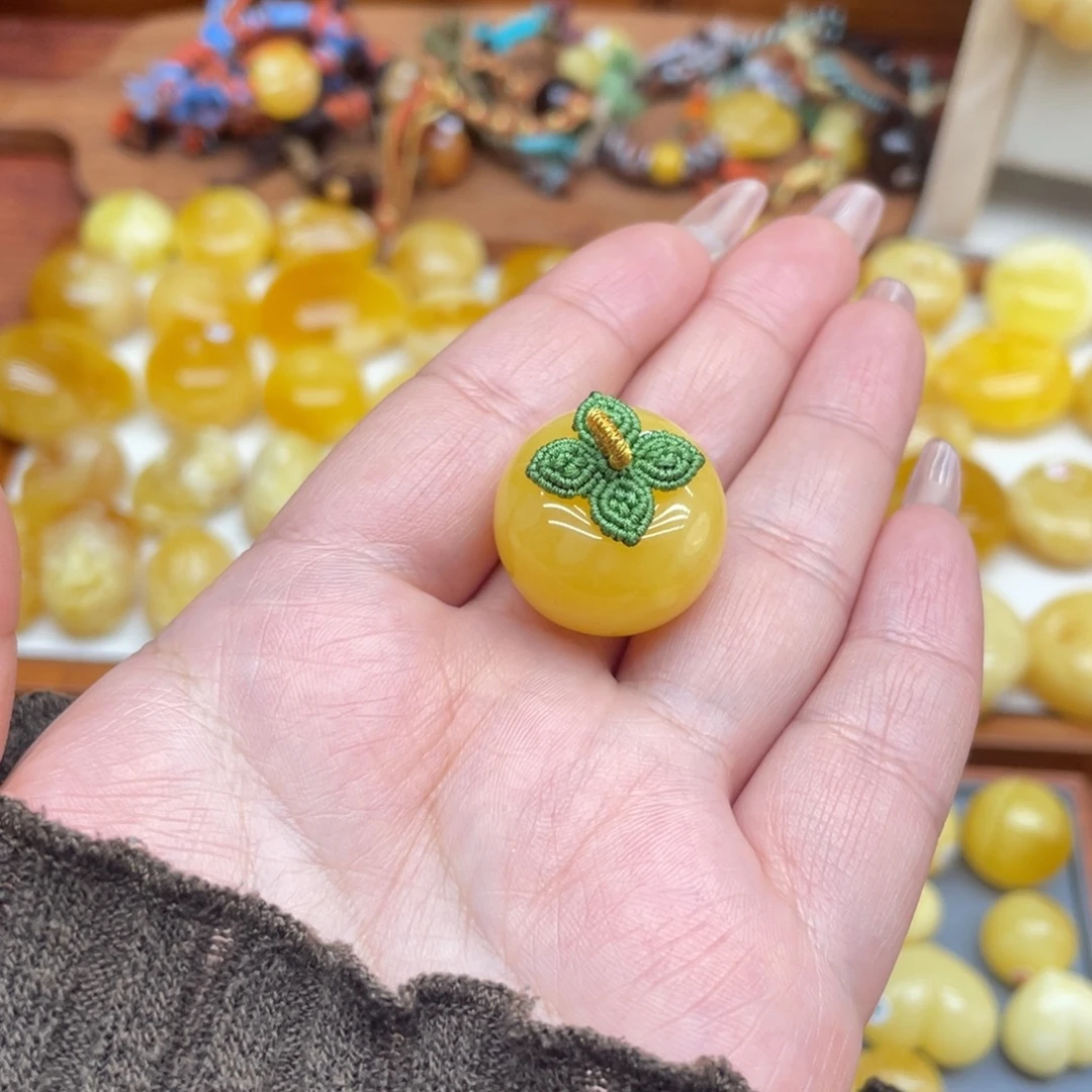 琥珀未镶嵌颈饰焦皮柿子