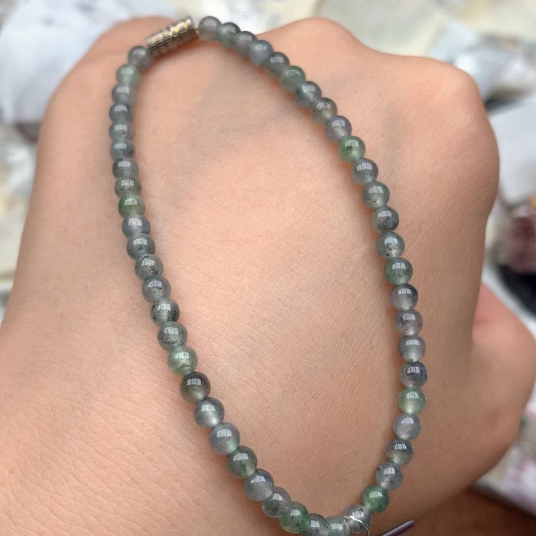 翡翠未镶嵌挂件…..