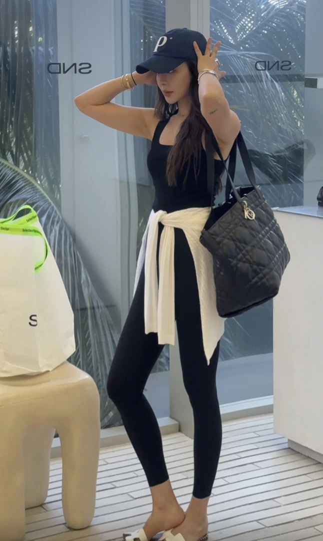 Singularity Me 4AB 0406 大方领夏季休闲针织弹力女显瘦时尚背心