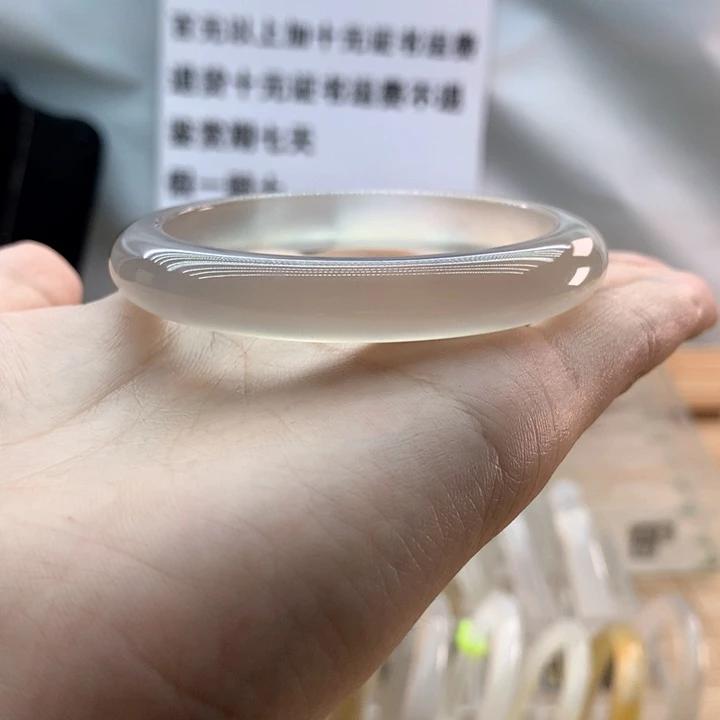 【闪购商品】玛瑙/玉髓手镯未镶嵌哈**?