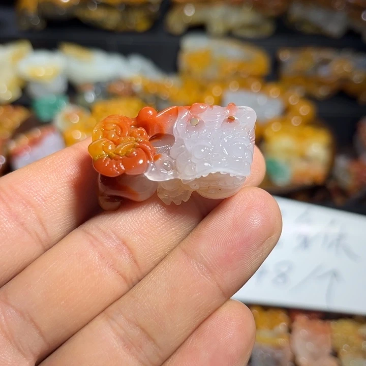 石英质玉（黄龙玉）未镶嵌颈饰