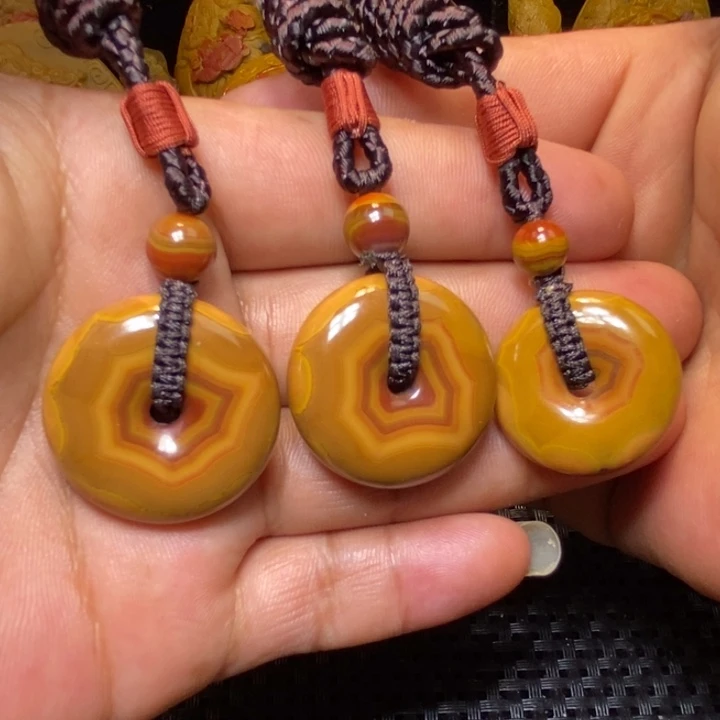 玛瑙/玉髓战国红平安扣未镶嵌我****?