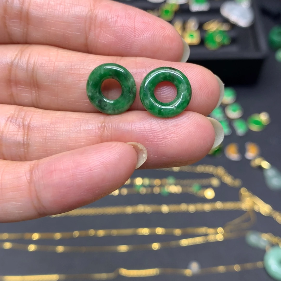 翡翠未镶嵌颈饰有纹裂