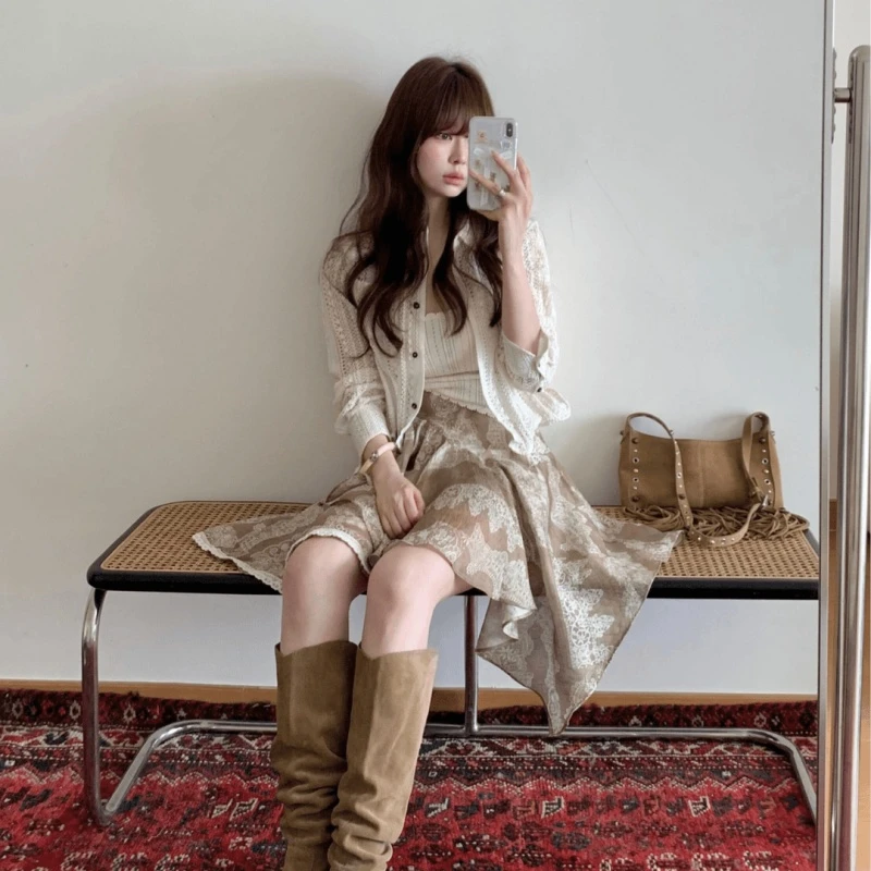 2025早秋穿搭一整套高级感巨好看的米色针织开衫不规则半身裙套装